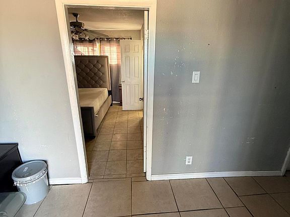 4th image of 3808 Hayes Ave