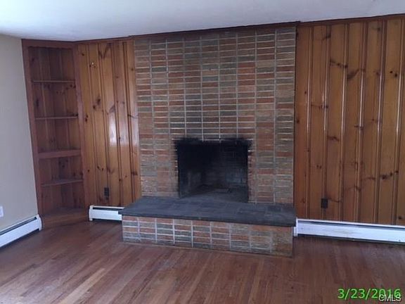 4th image of 456 Lakeside Dr