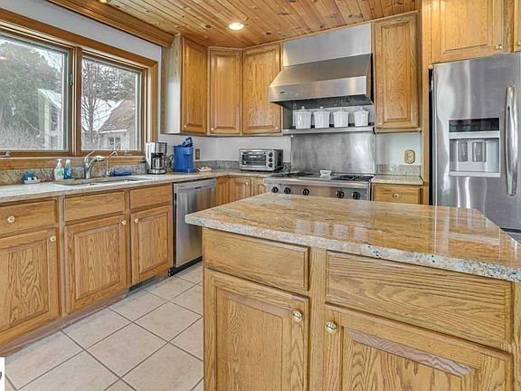 5th image of 307 S Lake Huron Shore Dr