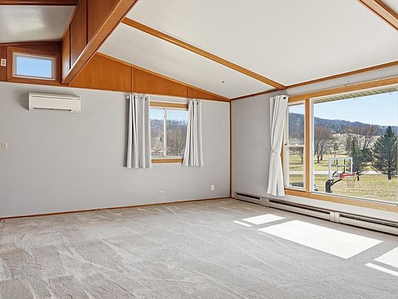 3rd image of 1140 Maple Street