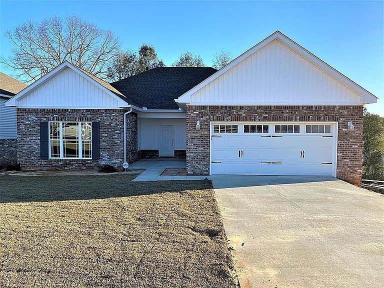 1st image of 652 Valley Stream Dr