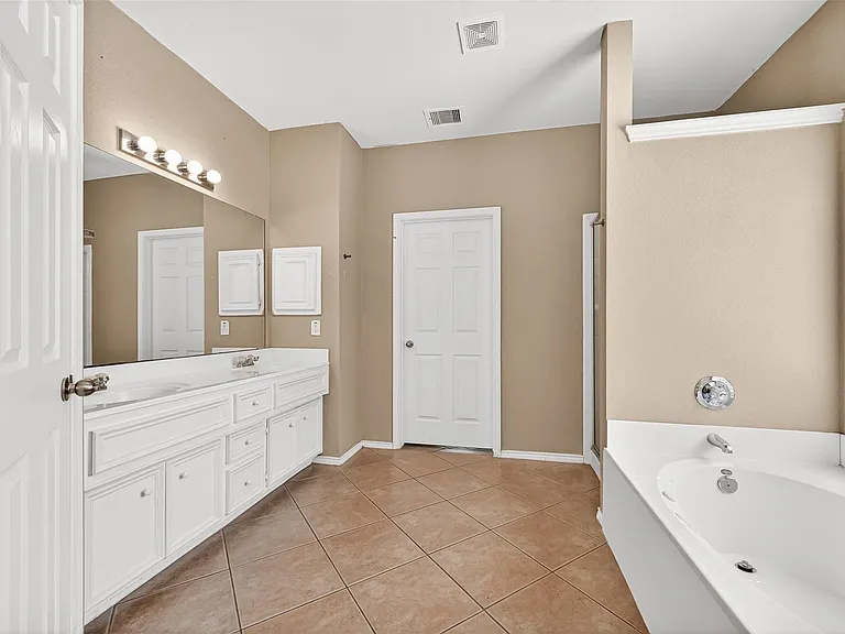 17611 Haywood Oaks Dr — Photo 14