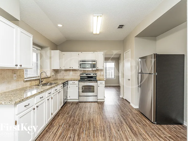 7921 Rice Dr — Photo 7