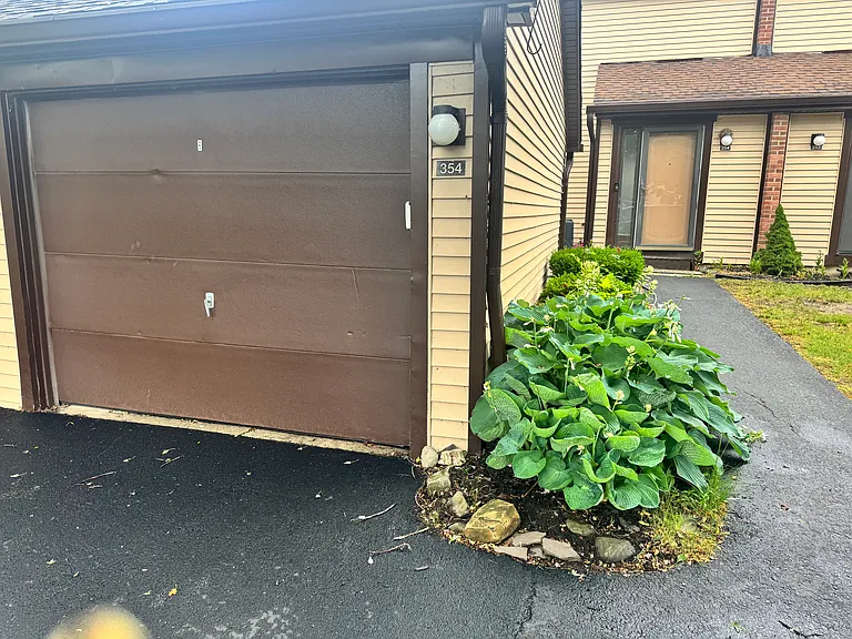 354 Charlesgate Cir — Photo 1