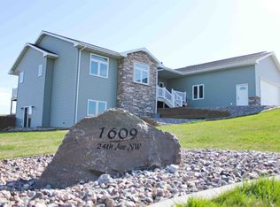 1609 NW 24th Ave, Minot, ND 58703