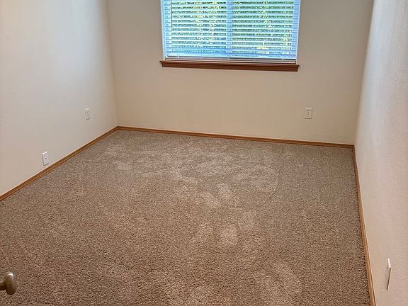 2nd image of 204 SE Kane Dr