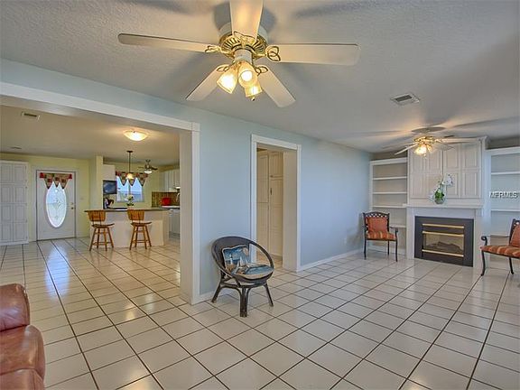 5th image of 12137 Lakeside Ln