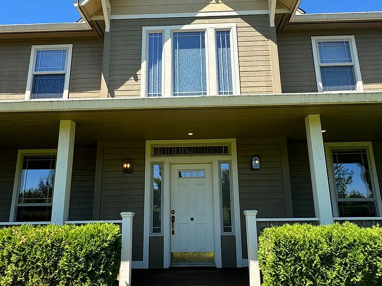 19383 Pine Ave — Photo 2