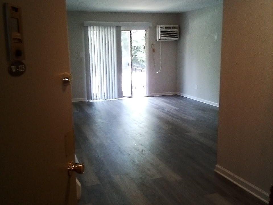 2nd image of 3206 Township Line Rd #E-008
