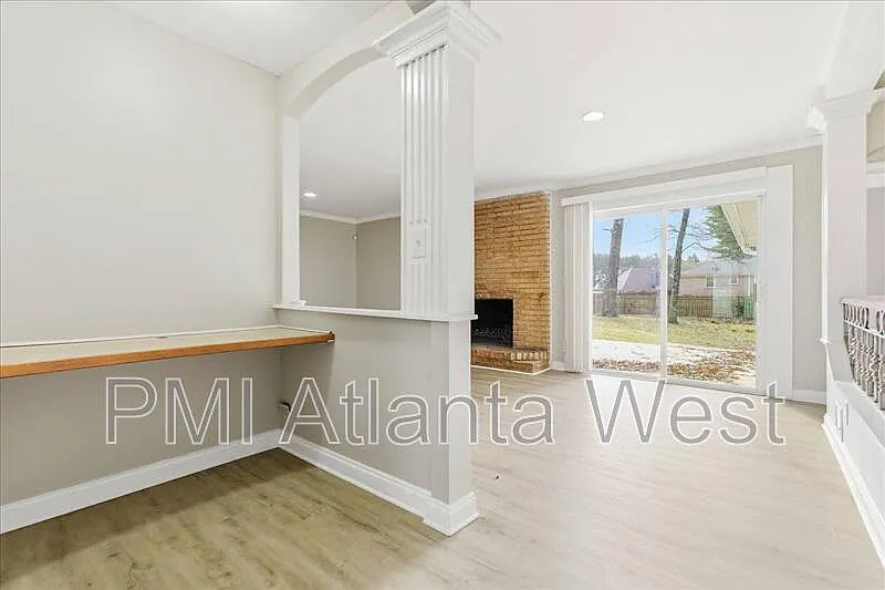 3 bed, 3.0 bath, 2948 sqft, $2,350 — Photo 4