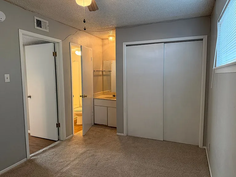 717 E Grayson St #8 — Photo 6