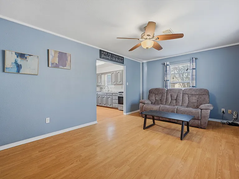 600 E South St — Photo 3