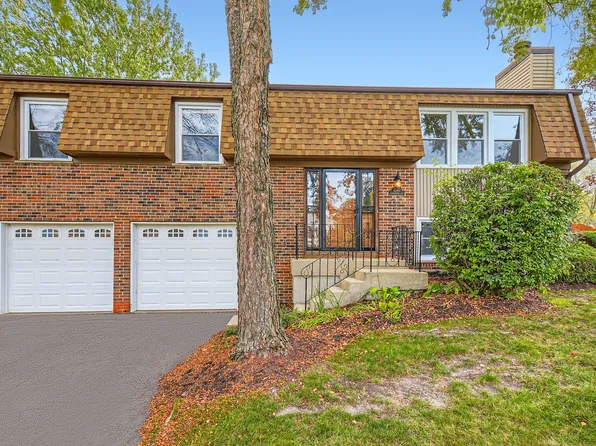 4340 Sandlewood Ln, Hoffman Estates, IL 60192