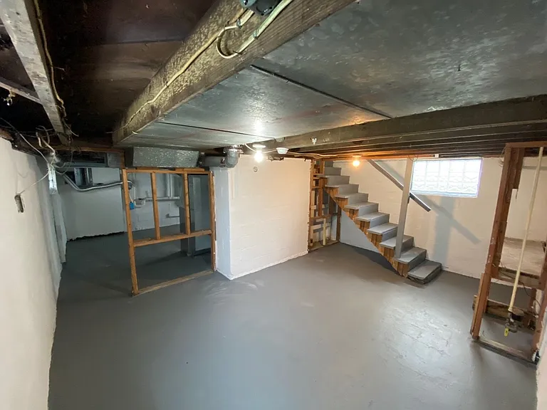 293 N Burgess Ave — Photo 5
