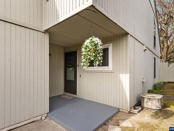 3rd image of 3828 Auburn Rd NE