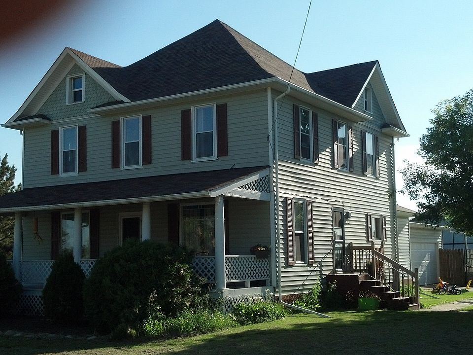 2nd image of 300 Pleasant Ave S