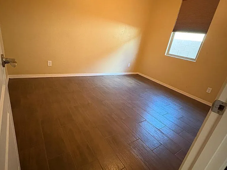 5434 S Forest Ave — Photo 10