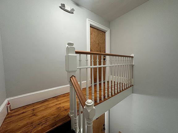 3rd image of 33 Clifford St #3