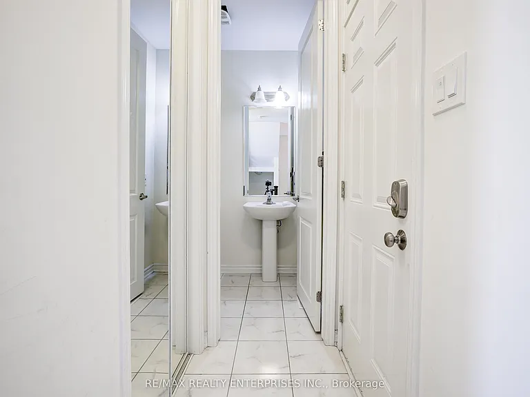 42 Callandar Rd #UPPER — Photo 11