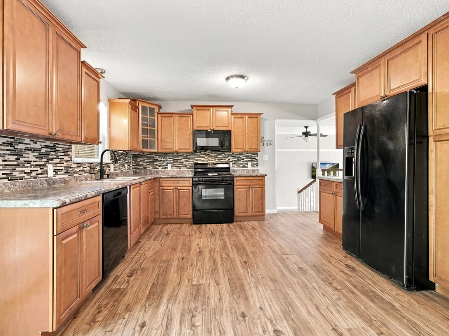 4 bed, 2165 sqft, $575 — Photo 4
