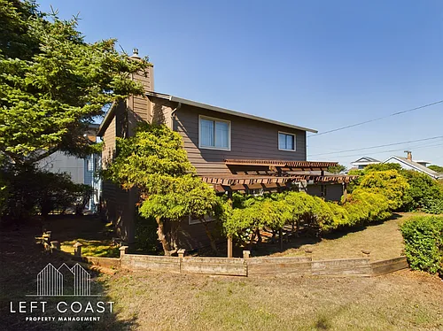 890 SW 7th St Photo 1