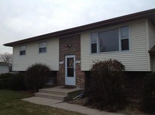 9876 Grant Pl, Crown Point, IN 46307