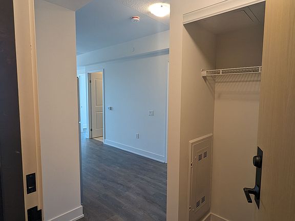 5th image of 202 Burnhamthorpe Rd E #1607