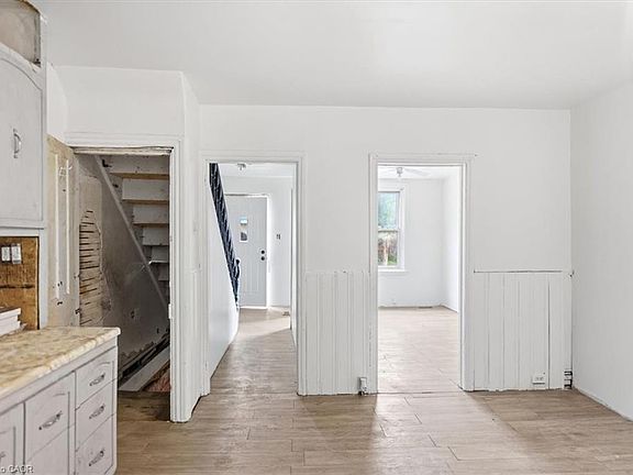 5th image of 25 Albemarle St