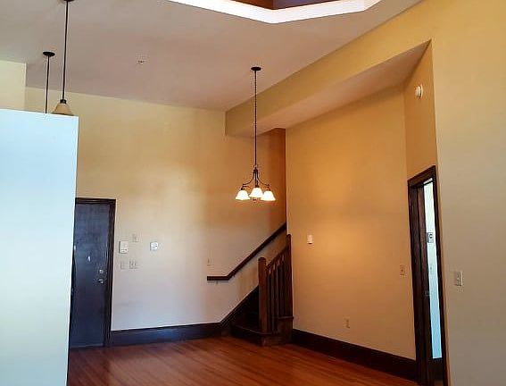 2nd image of 1400 W 4th St #203