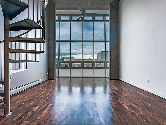 2nd image of 311 Oak St #Penthouse 4