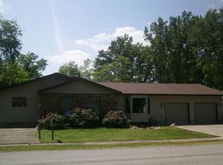 503 N Stotlar St, Benton, IL 62812