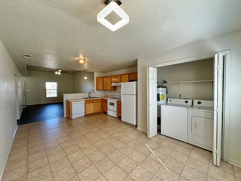 3806 Pecos Dr — Photo 9