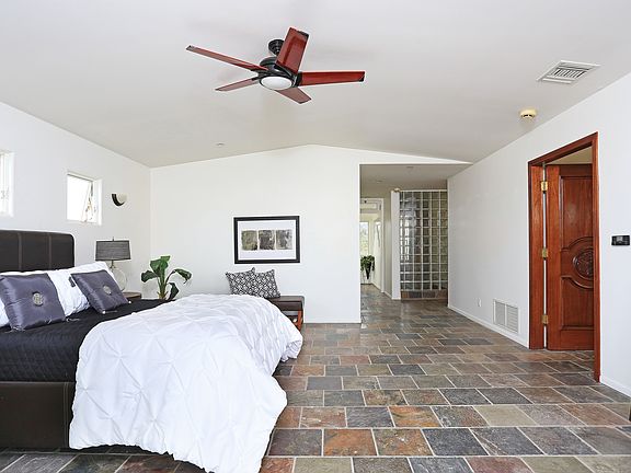 5th image of 830 San Pedro St