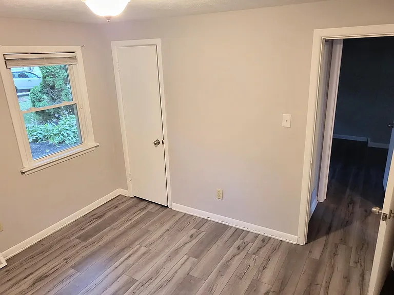 142 Moray Dr — Photo 10