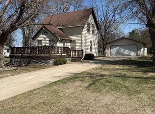 170 8th St, Walnut Grove, MN 56180