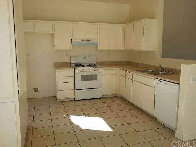 10704 Villa St — Photo 3