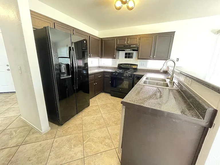 5730 Coleridge Way — Photo 9
