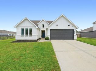 130 Lakeway Cir, Anahuac, TX 77514