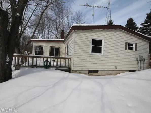13549 Deaner Rd, Howard City, MI 49329