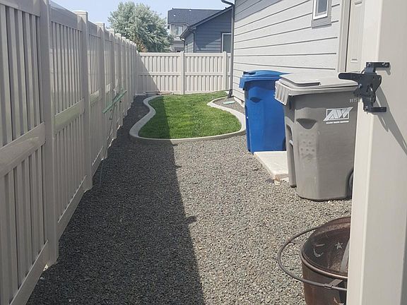 Side Yard w/Gate