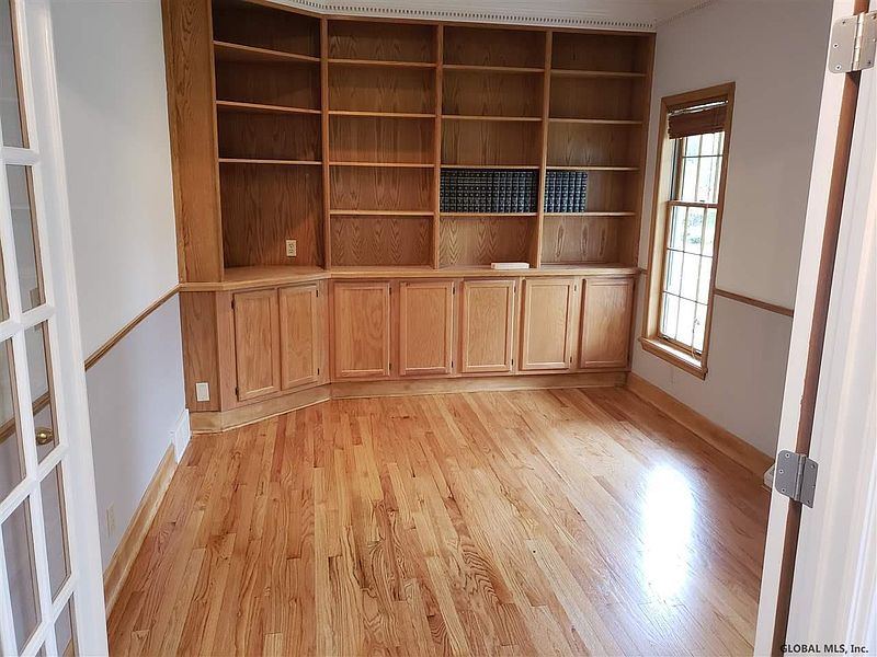 3rd image of 36 COBBLE HILL Road