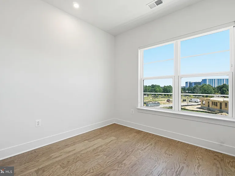 10235 Dalmatian St — Photo 11