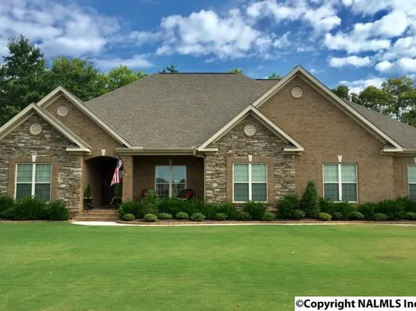 2702 Applewood Cir SE, Decatur, AL 35603