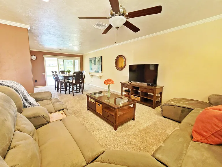 42445 Kansas St — Photo 5