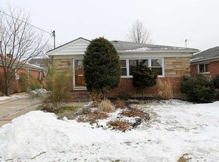 178 Latham Rd, Mineola, NY 11501