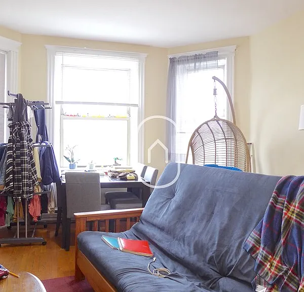 60 Queensberry St #3 — Photo 4