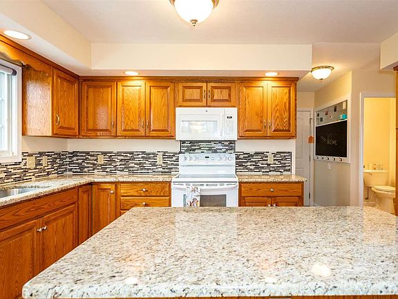 2nd image of 319 Robin Roost Ct