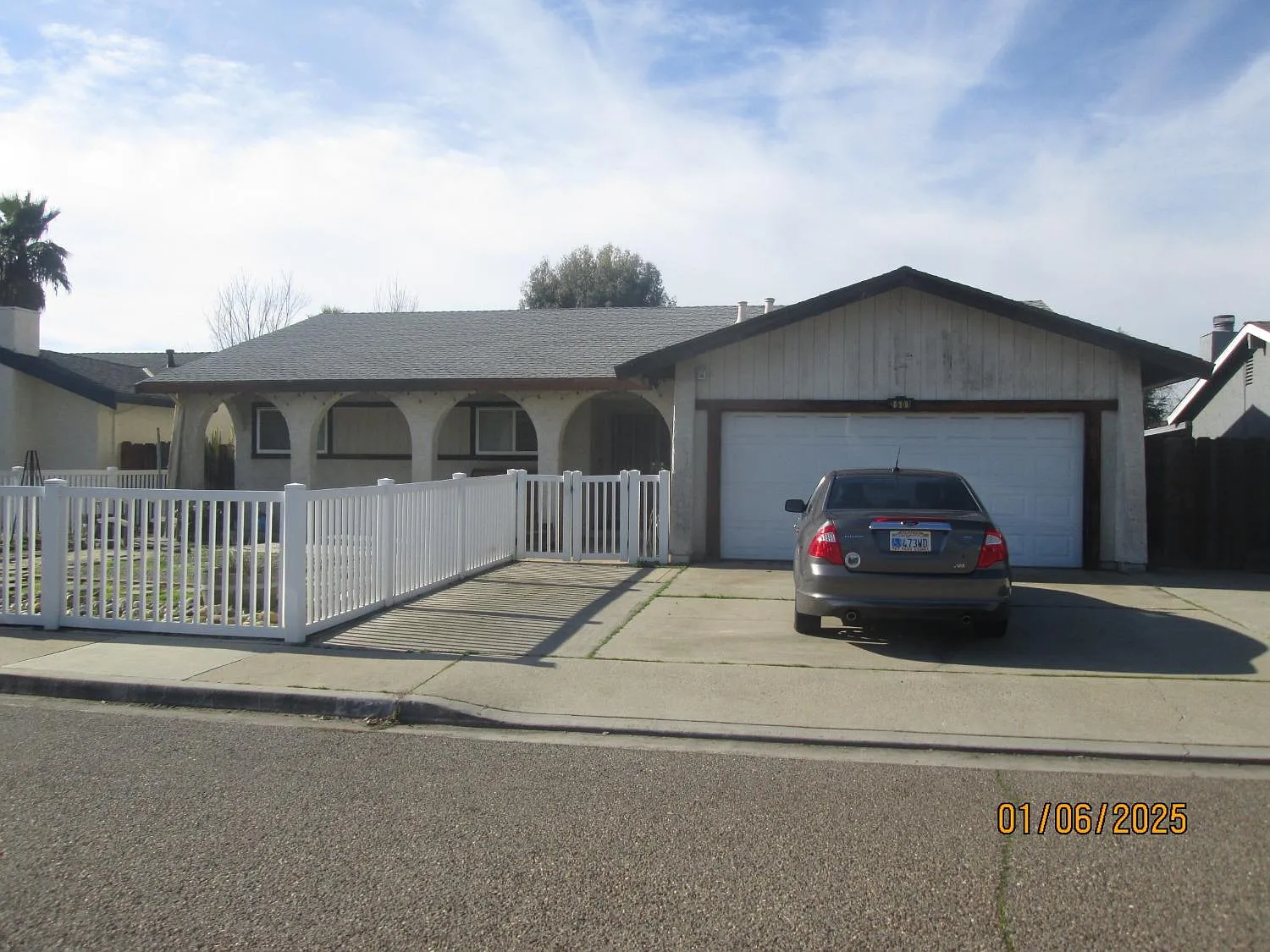 2501 Cambridge Ct photo 1
