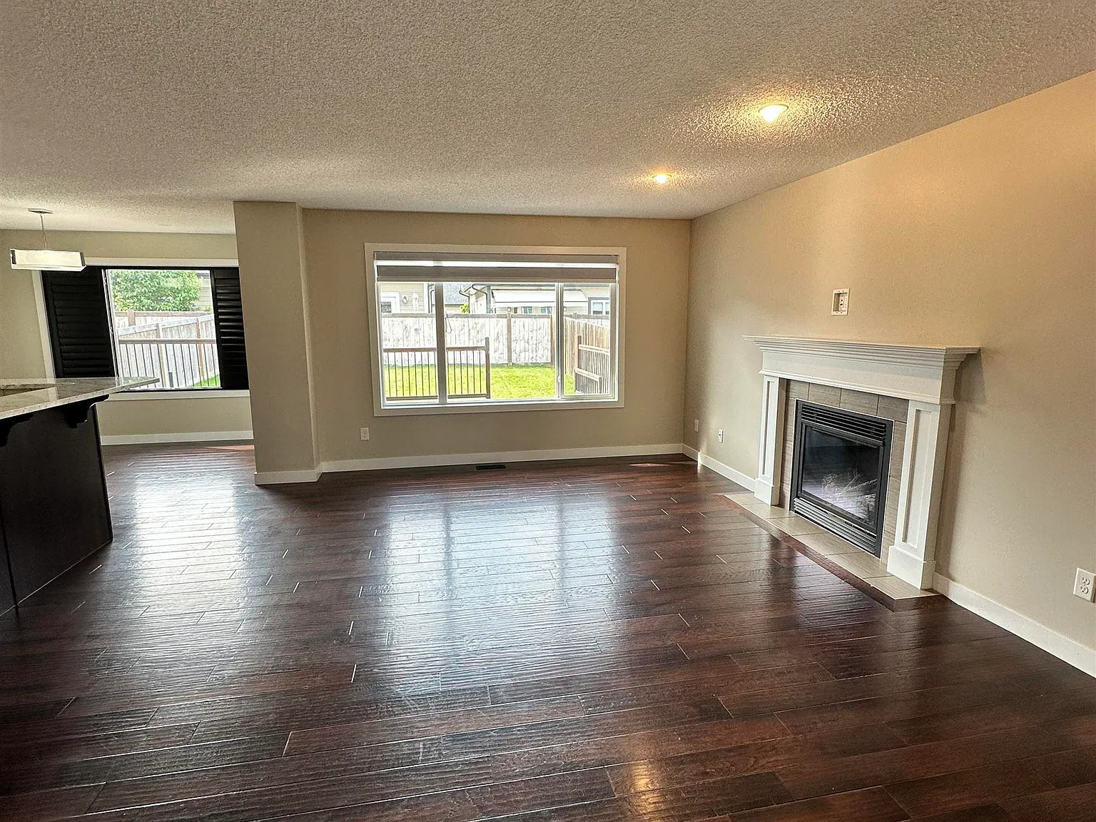 3 bed, 2.5 bath, 1911 sqft, $2,700 — Photo 4