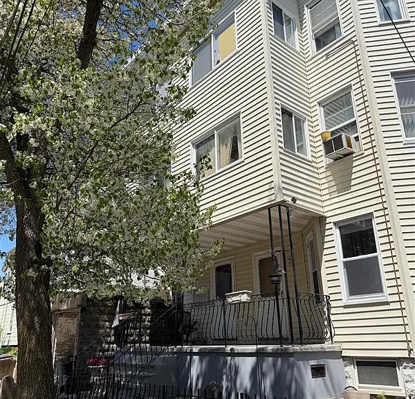 25 Hall St #2 — Photo 5